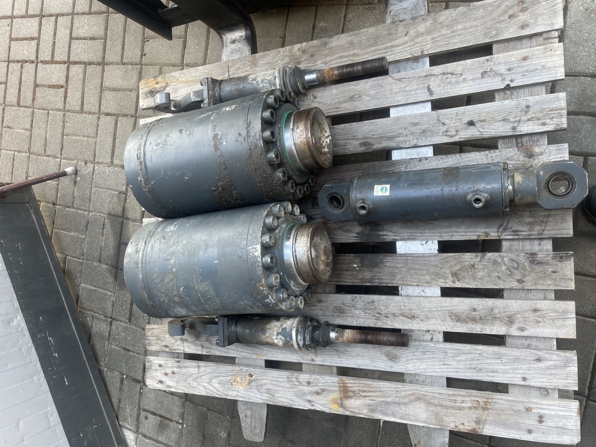 Siłowniki hydrauliczne — regeneracja i budowa